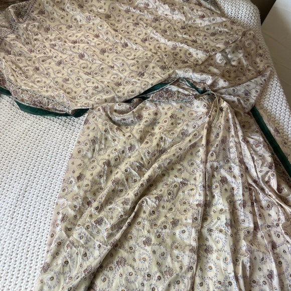 Pre stitched cream and Purple Embroidered sari - Picture 5 of 6